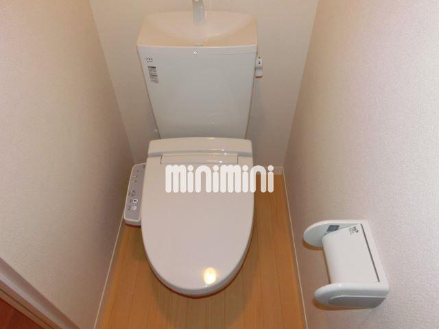 トイレ　温水洗浄機能付きのトイレです。