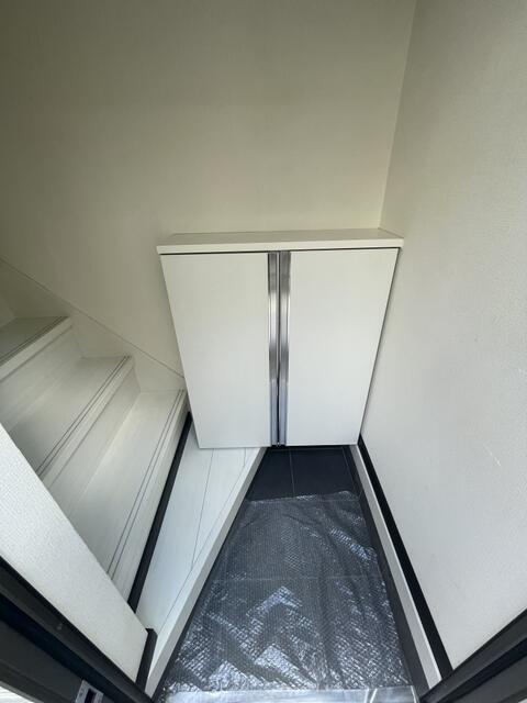 玄関　玄関は１階です。（参考写真）