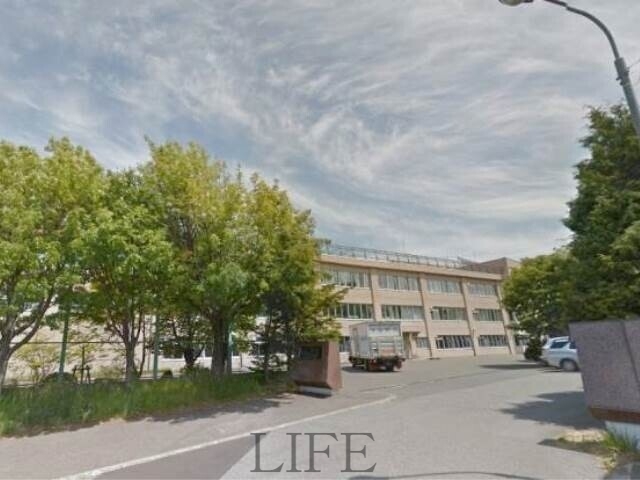 中学校　札幌市立清田中学校（中学校）まで959m