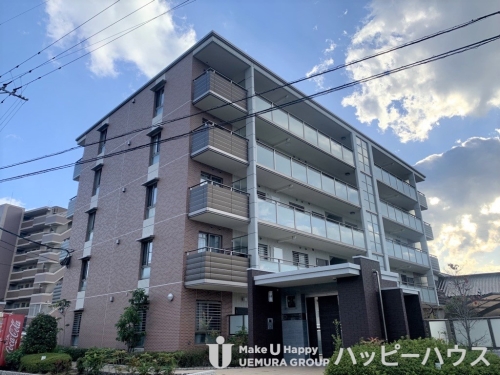 建物外観　エレガントな配色のモダンなマンションです。