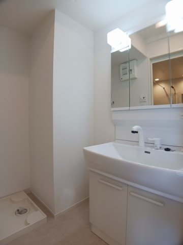 洗面設備　コンパクトで使いやすい洗面所