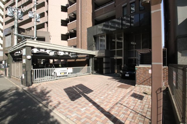 駐車場　駐車場があるので、車を買う予定の方も安心です