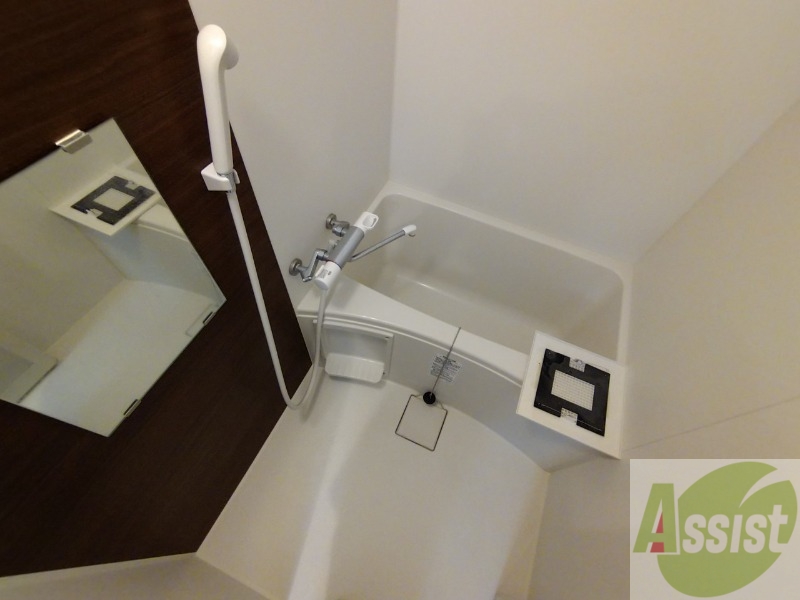 バス・シャワールーム　お風呂になります。一日の疲れを癒してくださいね。