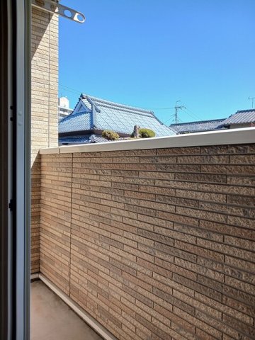 バルコニー　陽当たり良好なバルコニーです