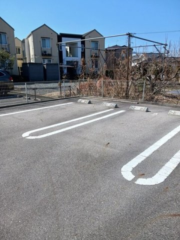 駐車場　駐車場があるので、車を買う予定の方も安心です