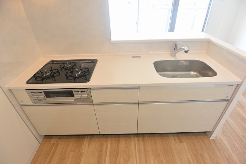 キッチン　3ツ口ガスコンロ付システムキッチン