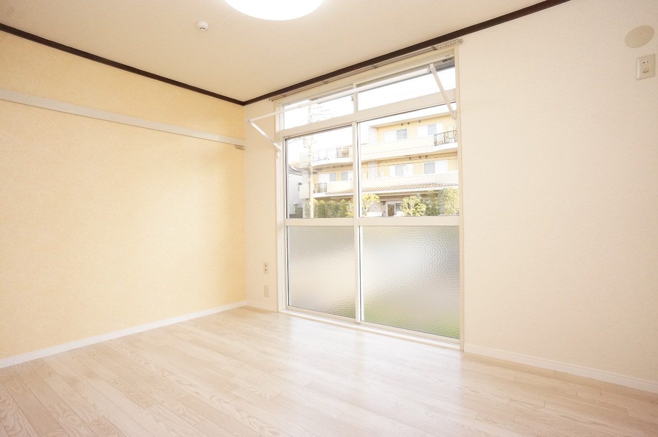 その他部屋・スペース　東南側洋室５.４帖！室内物干しユニット付！