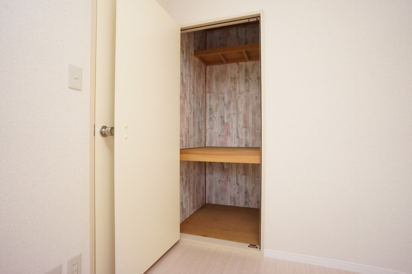 収納　北側洋室４.６帖！クローゼット有ます！エアコン取付不可！