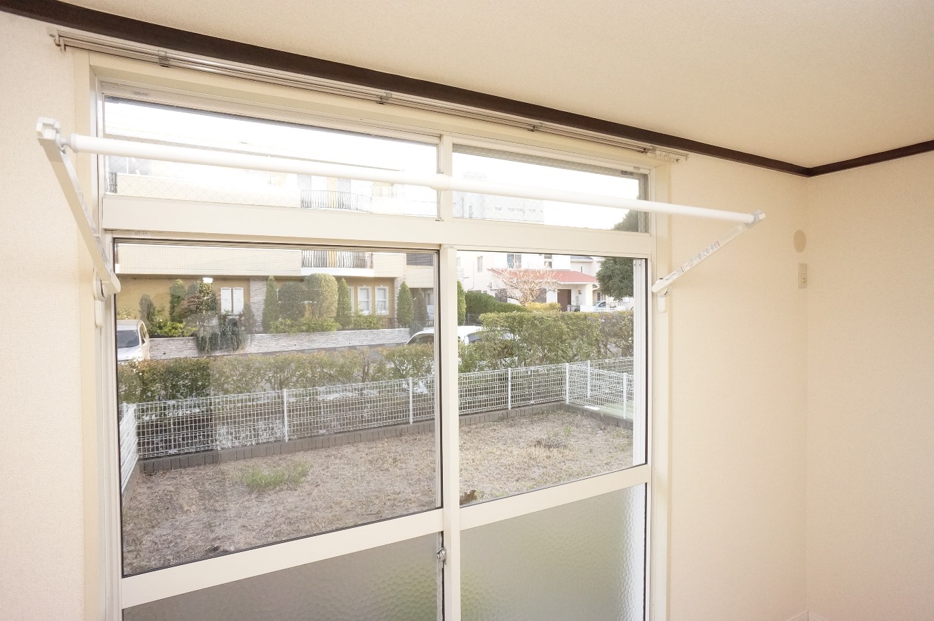 その他設備　南側洋室に室内物干しユニットあります！