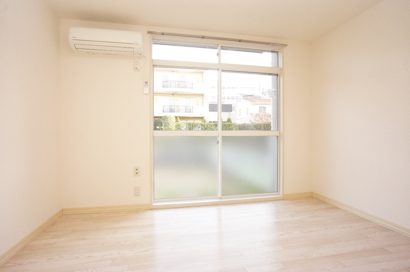 居室・リビング　洋室５.４帖！エアコン１基付！Ｗｉ－Ｆｉ無料！