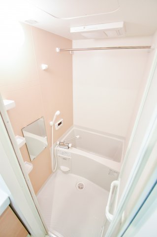 バス・シャワールーム　浴室乾燥は梅雨時や洗濯物が多くても安心です。
