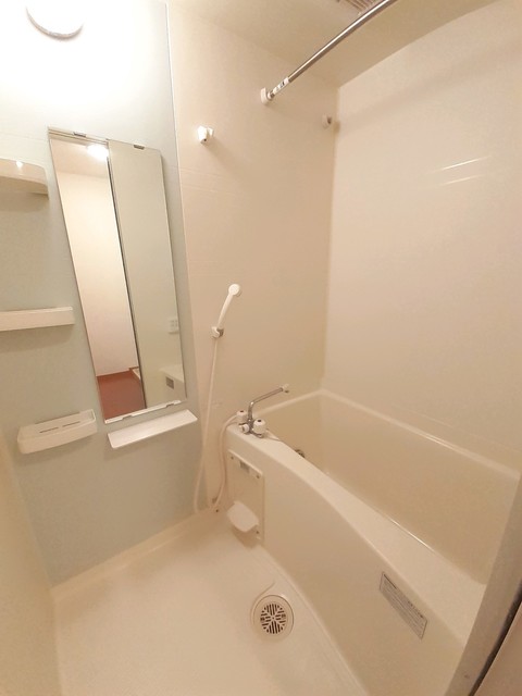 バス・シャワールーム　追い焚き、浴室乾燥機完備してます