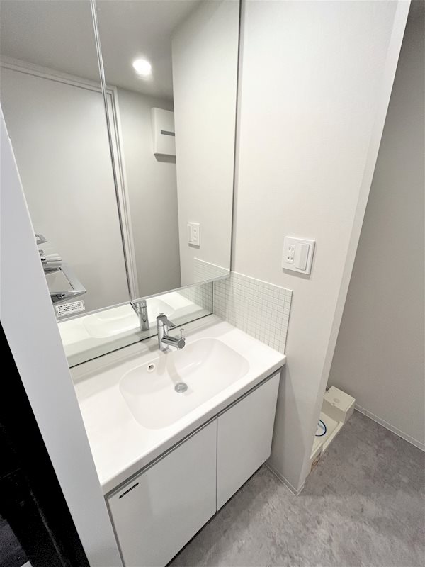 洗面設備　スペースが確保できる洗面所です