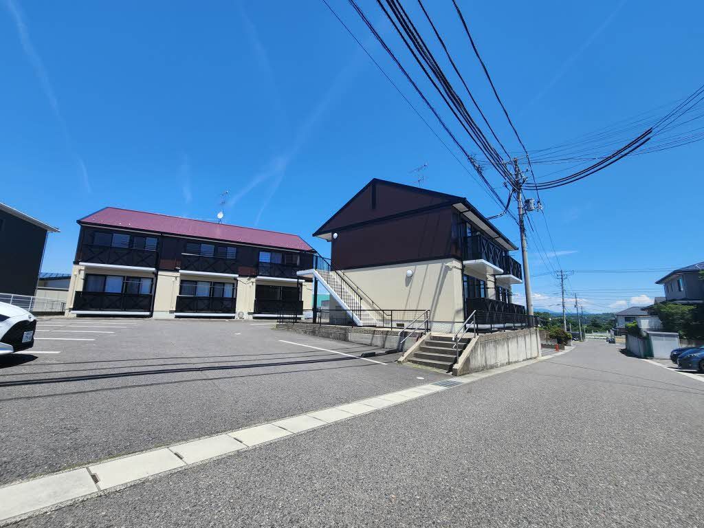 建物外観　前面道路