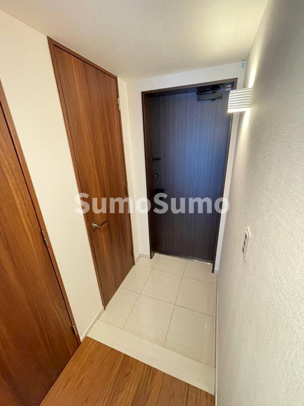 玄関　収納もある玄関です