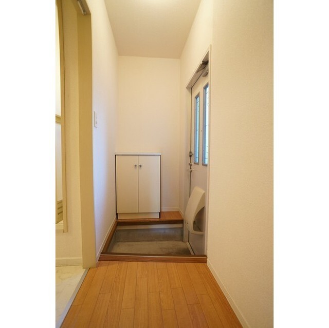 玄関　玄関には下駄箱付き♪