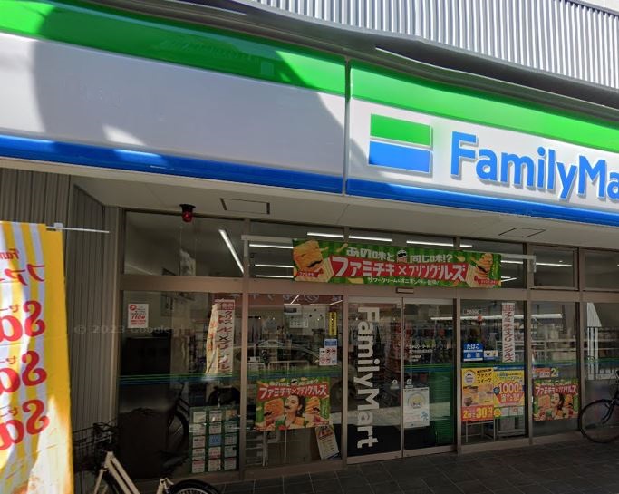 コンビニ　ファミリーマート 高円寺純情商店街店（コンビニ）まで111m