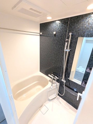 バス・シャワールーム　浴室換気乾燥機、自動お湯張機能付き