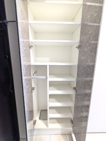 玄関　傘入れ付収納豊富なトールタイプのシューズ