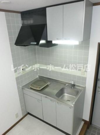 キッチン　コンパクトなキッチンで掃除もラクラク