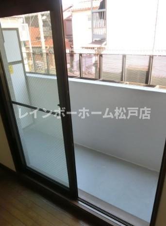 バルコニー　外からの目が気にならないバルコニーで洗濯物が干せます