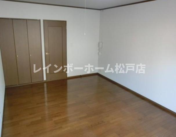 居室・リビング　ゆったり過ごせる居間です