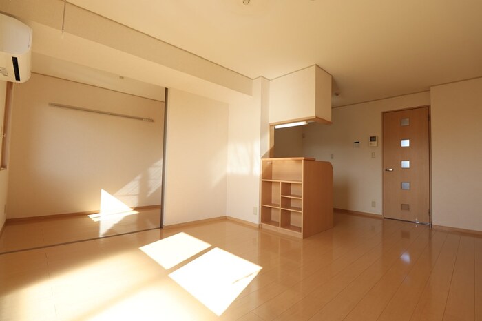 居室・リビング　こちらのリビングで趣味の時間をお楽しみください