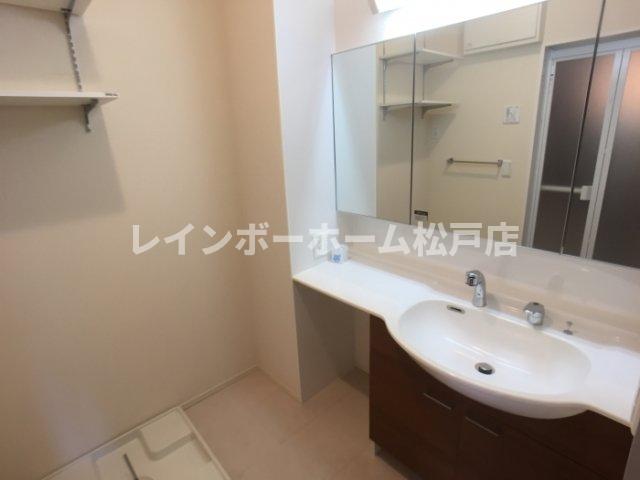 洗面設備　スペースが確保できる洗面所です