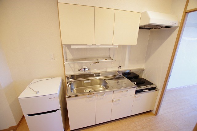 キッチン　※別号室の写真使用中
