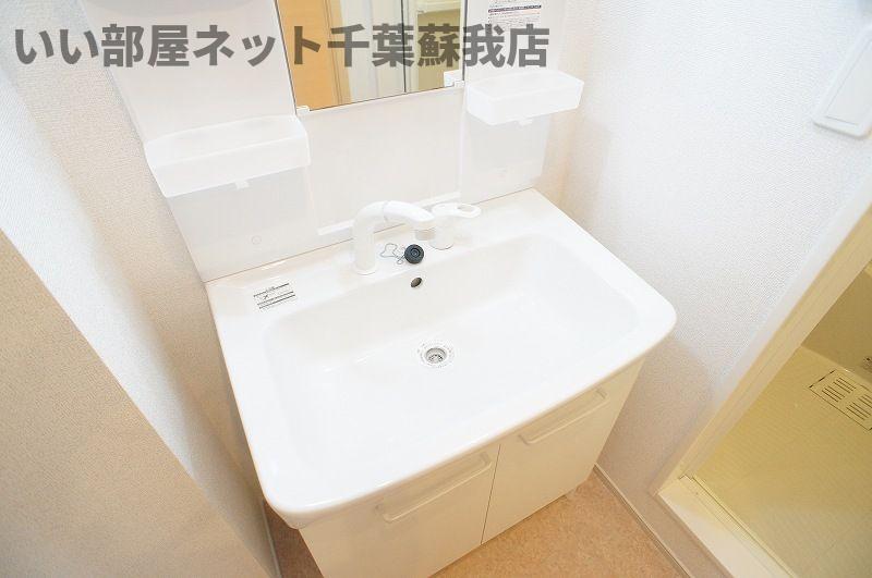 洗面設備　スペースが確保できる洗面所です