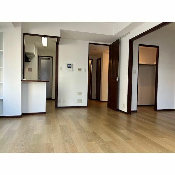 居室・リビング　こちらの居間で趣味の時間をお楽しみください