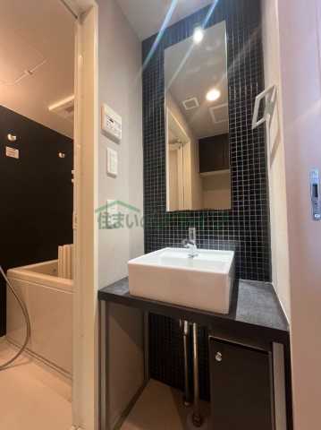 洗面設備　※参考写真です。似た間取りの別部屋になります。