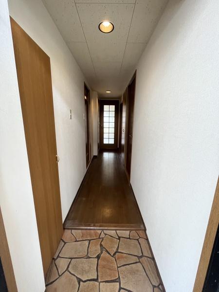 玄関　広々した玄関ホール