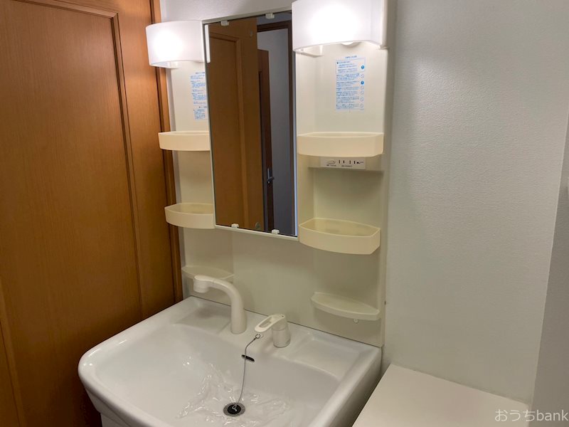 洗面設備　使い勝手の良い洗面化粧台。