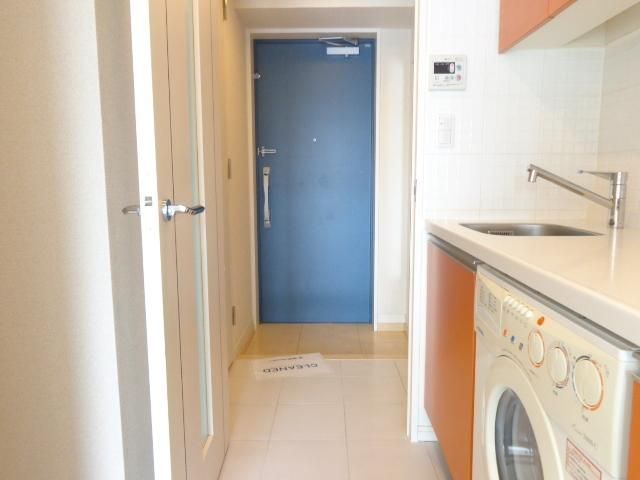 玄関　玄関・ドラム式洗濯機付き