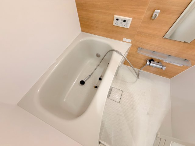 バス・シャワールーム　広めのお風呂は一日の疲れを癒してくれます。