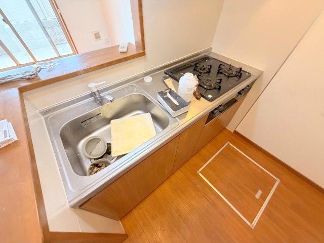 キッチン　オシャレなシステムキッチン。お料理好きには嬉しいですね。