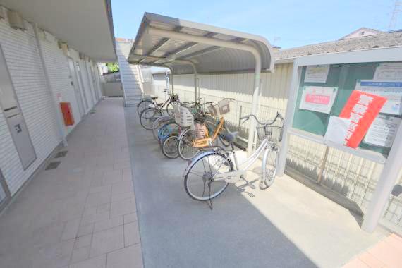 駐車場　あなたの大事な自転車も安心してとめることができますね。