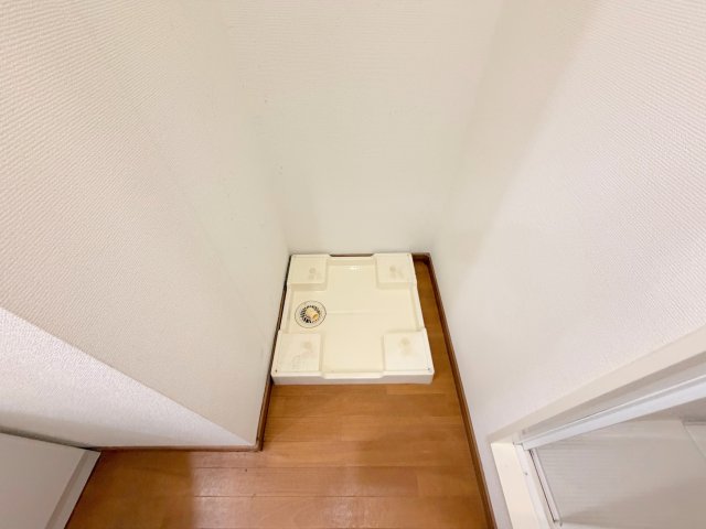 その他設備　嬉しい室内洗濯機置場。これで洗濯機も長持ちしますね。