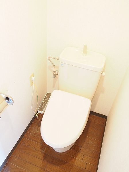 トイレ　トイレウォッシュレット機能付き！