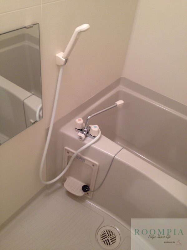 バス・シャワールーム　※同タイプの別のお部屋です。