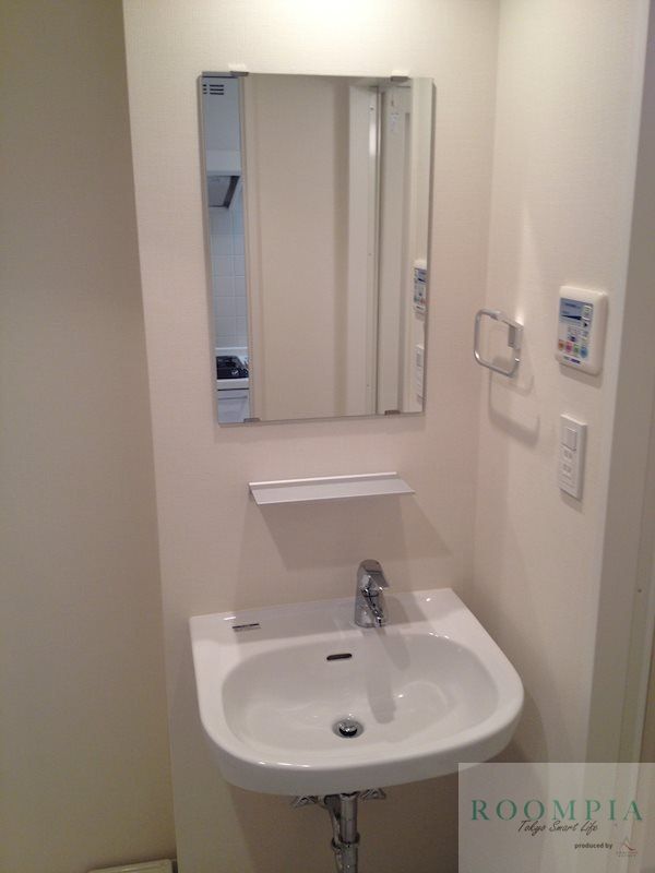 洗面設備　※同タイプの別のお部屋です。