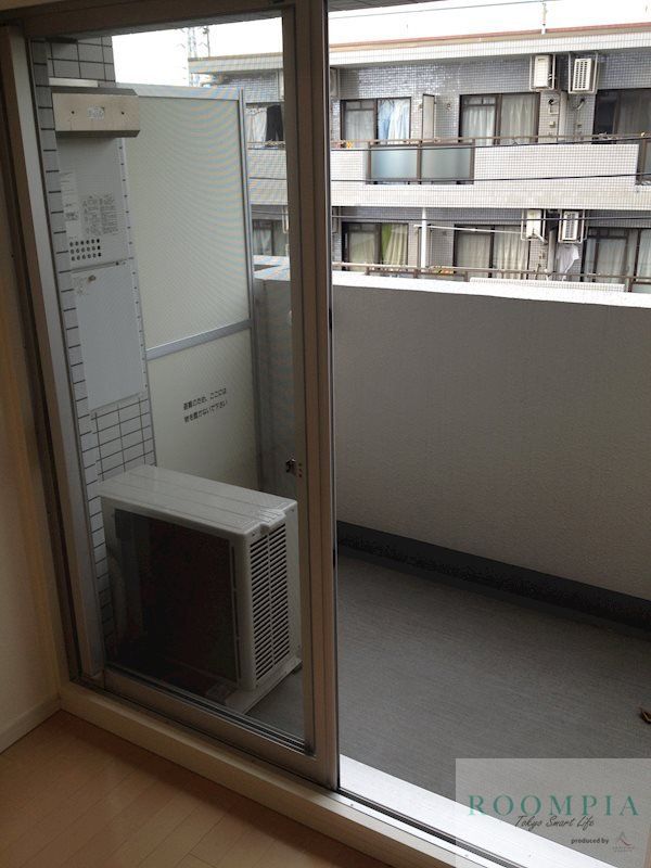 バルコニー　※同タイプの別のお部屋です。