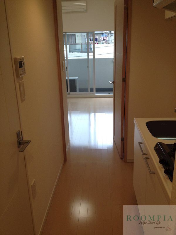 玄関　※同タイプの別のお部屋です。