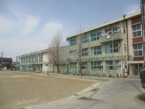 小学校　長森南小学校（小学校）まで2000m