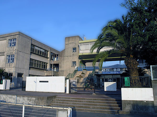 中学校　上之島中学校（中学校）まで500m