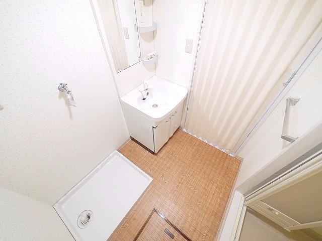 洗面設備　コンパクトで使いやすい洗面所