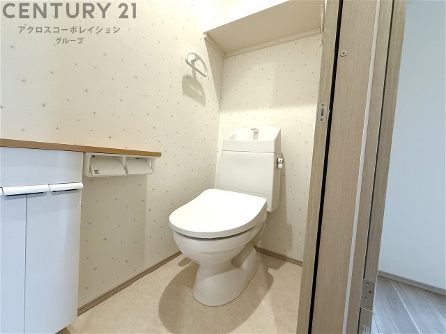 トイレ　温水洗浄便座付きのトイレです♪