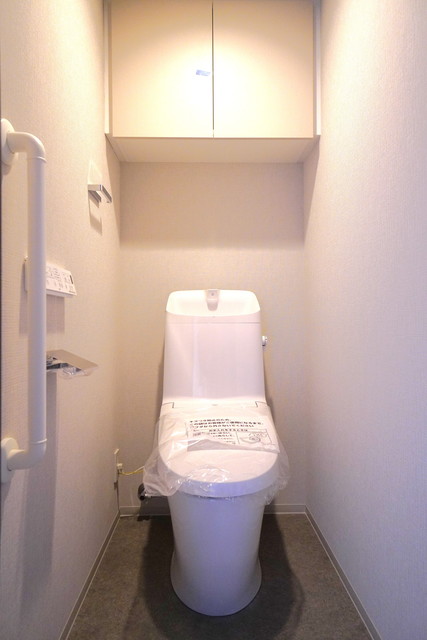 トイレ　※写真は同タイプ住戸です。