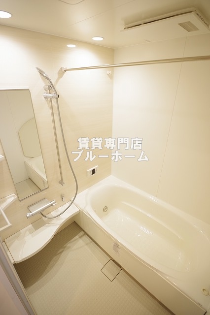 バス・シャワールーム　一坪タイプ！浴室乾燥機・追い炊き機能付きのお風呂です！
